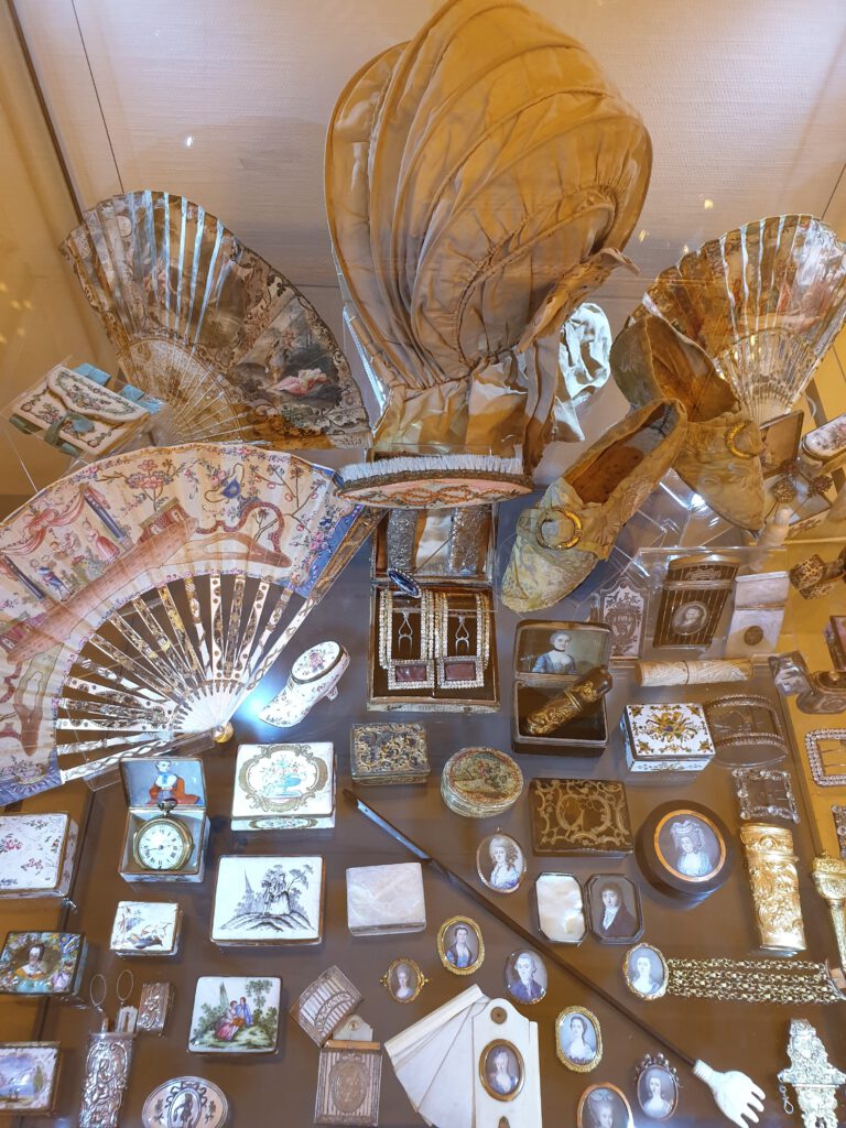<img scr="https://www.stylowamoda.pl/osobista-stylistka.jpg" alt="Zakupy-ze-stylistką-przegląd-szafy-analiza-kolorystyczna-kreowanie-wizerunku-osobista-stylistka-warszawa-olsztyn-trójmiasto-poznań"/>