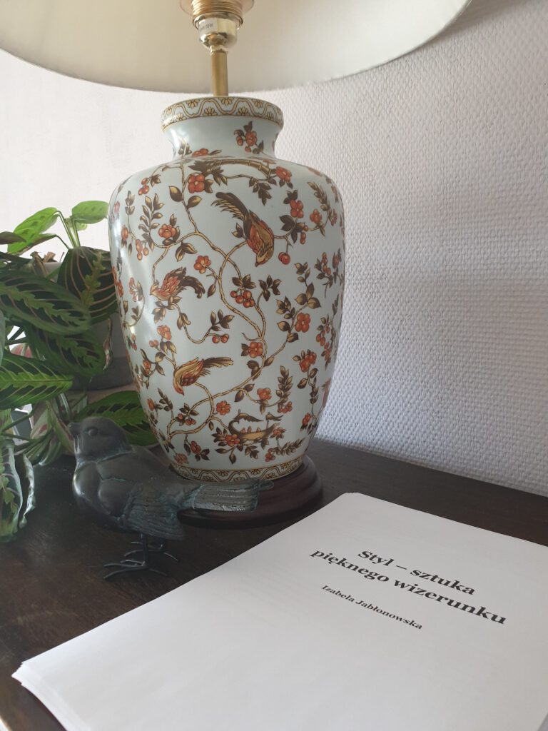 <img scr="https://www.stylowamoda.pl/osobista-stylistka-warszawa.jpg" alt="Zakupy-ze-stylistką-przegląd-szafy-analiza-kolorystyczna-kreowanie-wizerunku-warszawa-olsztyn-trójmiasto-poznań"/>