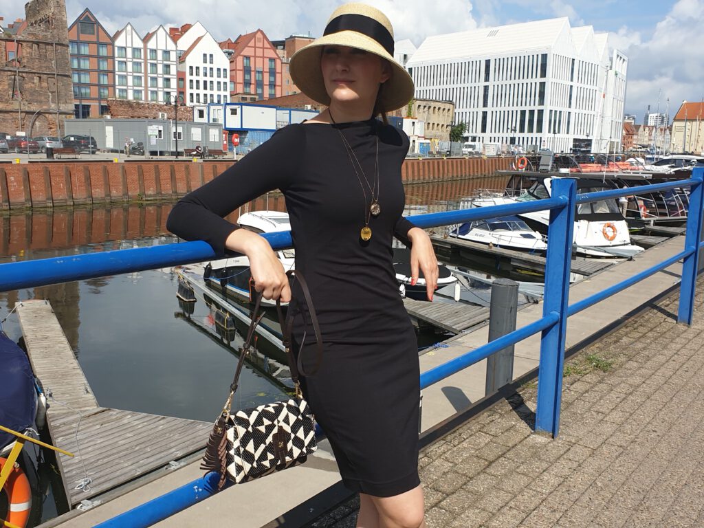 <img scr="https://www.stylowamoda.pl/osobista-stylistka-warszawa.jpg" alt="Zakupy-ze-stylistką-przegląd-szafy-analiza-kolorystyczna-kreowanie-wizerunku-warszawa-olsztyn-trójmiasto-poznań"/>