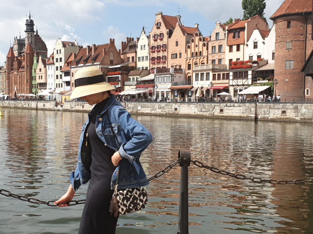 <img scr="https://www.stylowamoda.pl/osobista-stylistka-warszawa.jpg" alt="Zakupy-ze-stylistką-przegląd-szafy-analiza-kolorystyczna-kreowanie-wizerunku-warszawa-olsztyn-trójmiasto-poznań"/>