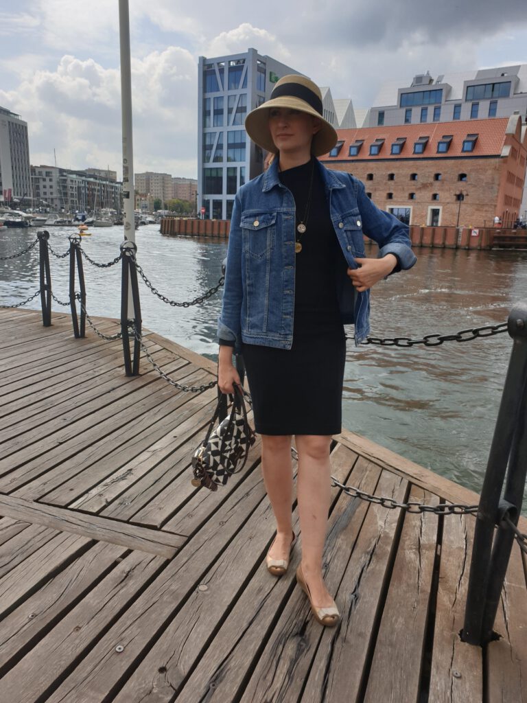 <img scr="https://www.stylowamoda.pl/osobista-stylistka-warszawa.jpg" alt="Zakupy-ze-stylistką-przegląd-szafy-analiza-kolorystyczna-kreowanie-wizerunku-warszawa-olsztyn-trójmiasto-poznań"/>