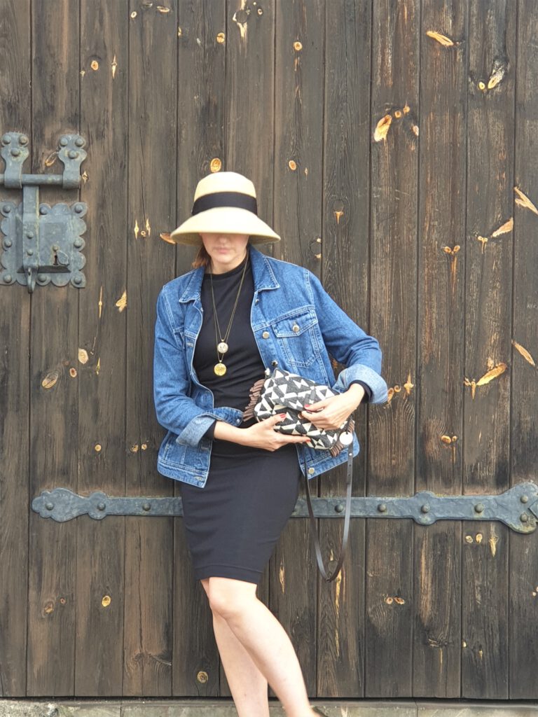 <img scr="https://www.stylowamoda.pl/osobista-stylistka-warszawa.jpg" alt="Zakupy-ze-stylistką-przegląd-szafy-analiza-kolorystyczna-kreowanie-wizerunku-warszawa-olsztyn-trójmiasto-poznań"/>