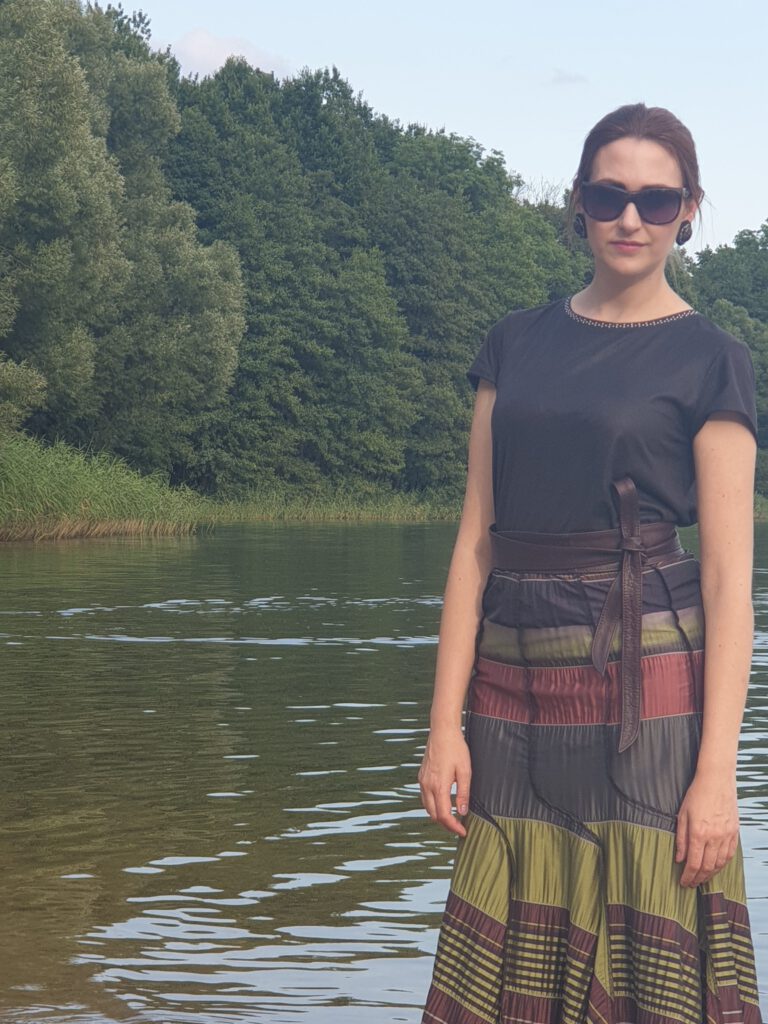 <img scr="https://www.stylowamoda.pl/olsztyn-osobista-stylistka-zakupy-ze-stylistką-przeglad-szafy.jpg" alt="Zakupy-ze-stylistką-przegląd-szafy-analiza-kolorystyczna-kreowanie-wizerunku-warsztaty-stylu"/>