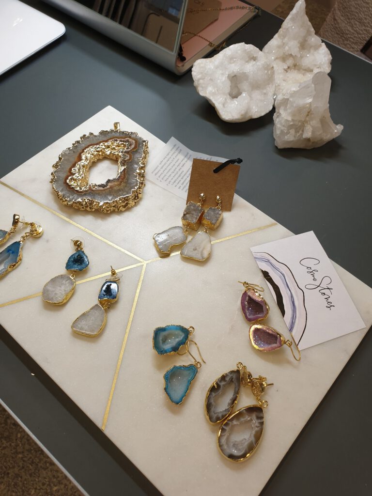 <img scr="https://www.stylowamoda.pl/olsztyn-osobista-stylistka-zakupy-ze-stylistką-przeglad-szafy.jpg" alt="Zakupy-ze-stylistką-przegląd-szafy-analiza-kolorystyczna-kreowanie-wizerunku-warsztaty-stylu"/>
