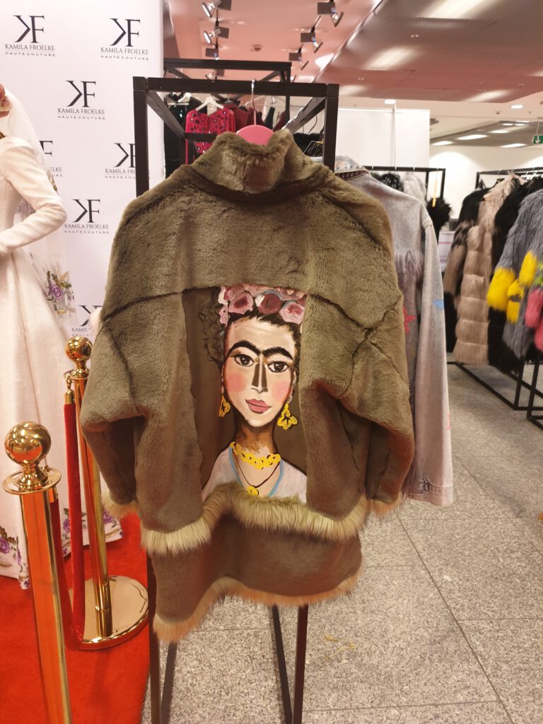 <img scr="https://www.stylowamoda.pl/olsztyn-osobista-stylistka-zakupy-ze-stylistką-przeglad-szafy.jpg" alt="Zakupy-ze-stylistką-przegląd-szafy-analiza-kolorystyczna-kreowanie-wizerunku-warsztaty-stylu"/>