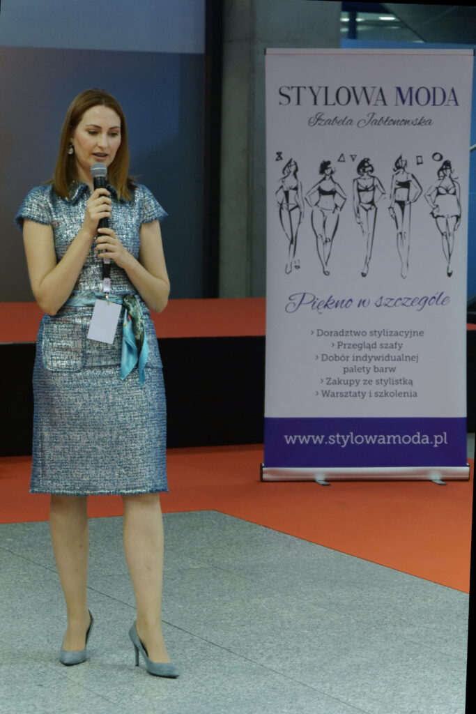 <img scr="https://www.stylowamoda.pl/olsztyn-osobista-stylistka-zakupy-ze-stylistką-przeglad-szafy.jpg" alt="Zakupy-ze-stylistką-przegląd-szafy-analiza-kolorystyczna-kreowanie-wizerunku-warsztaty-stylu"/>
