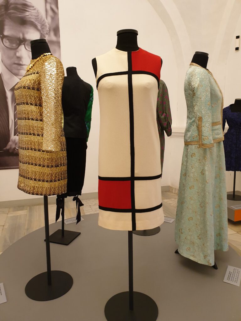 <img scr="https://www.stylowamoda.pl/osobista-stylistka.jpg" alt="Zakupy-ze-stylistką-przegląd-szafy-analiza-kolorystyczna-kreowanie-wizerunku-warszawa-olsztyn-trójmiasto-poznań"/>