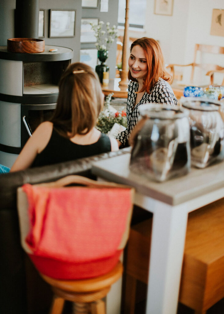 <img scr="https://www.stylowamoda.pl/olsztyn-osobista-stylistka-zakupy-ze-stylistką-przeglad-szafy.jpg" alt="Zakupy-ze-stylistką-przegląd-szafy-analiza-kolorystyczna-kreowanie-wizerunku-warsztaty-stylu"/>