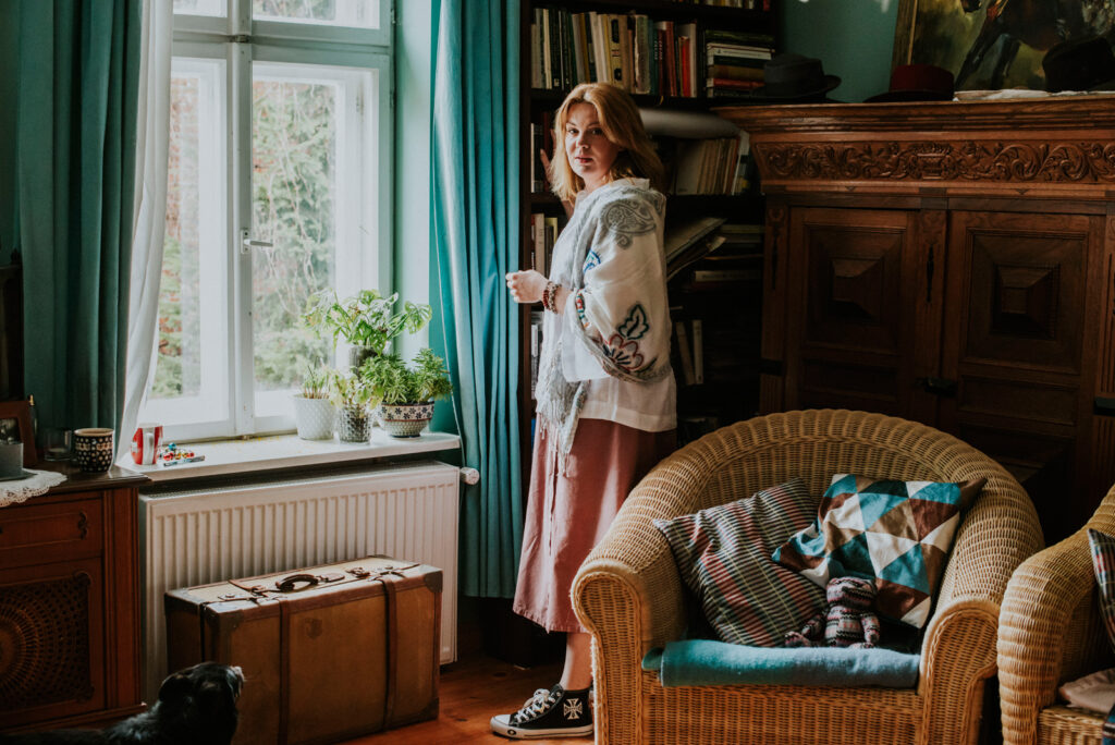 <img scr="https://www.stylowamoda.pl/warszawa-podcast-osobista-stylistka-zakupy-ze-stylistką-przeglad-szafy.jpg" alt="Zakupy-ze-stylistką-przegląd-szafy-analiza-kolorystyczna-kreowanie-wizerunku-warsztaty-stylu"/>