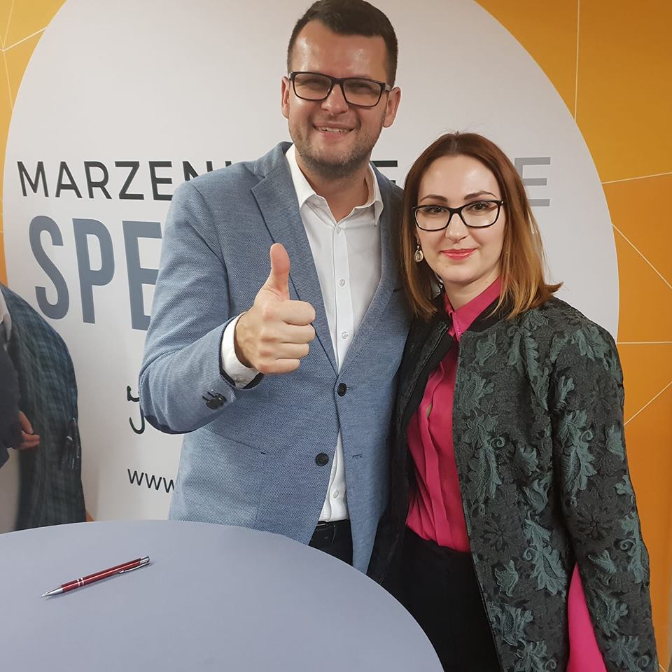<img scr="https://www.stylowamoda.pl/osobista-stylistka-olsztyn-zakupy-ze-stylistką-przegląd-szafy.jpg" alt="Zakupy-ze-stylistką-przegląd-szafy-analiza-kolorystyczna-kreowanie-wizerunku-warsztaty-stylu"/>