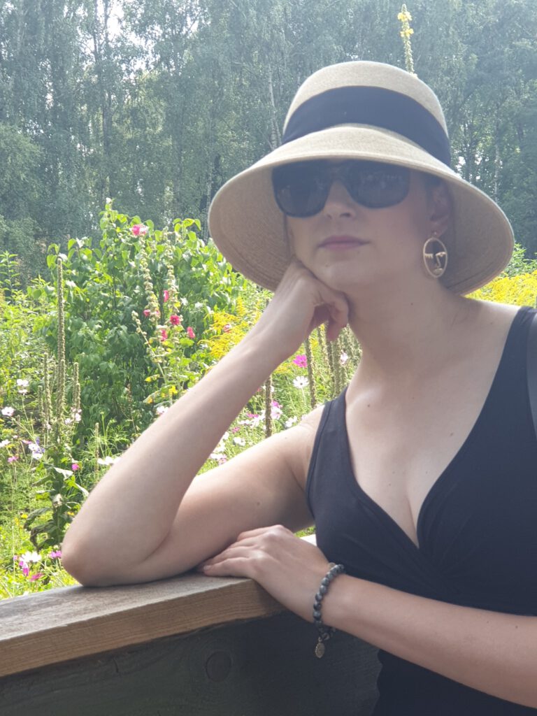 <img scr="https://www.stylowamoda.pl/olsztyn-osobista-stylistka-zakupy-ze-stylistką-przeglad-szafy.jpg" alt="Zakupy-ze-stylistką-przegląd-szafy-analiza-kolorystyczna-kreowanie-wizerunku-warsztaty-stylu"/>